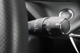 Peugeot 2008 Peugeot 2008 1.2 130PK AUTOMAAT GT PACK | NAVIGATIE | FULL LED KOPLAMPEN | DRAADLOZE APPLE CARPLAY/ANDROID AUTO | ADAPTIVE CRUISE CONTROL | CAMERA VOOR + ACHTER | CLIMATE CONTROL | LICHTMETALEN VELGEN 17