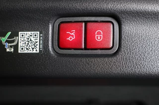 Mercedes-Benz C-Klasse Mercedes-Benz C-klasse 300 e AMG 63 Look / 360 Camera / Acc / Lane Assist / Elek Stoelen / Leder / Open Pano / Dode Hoek / 20 Inc - afbeelding nr 18