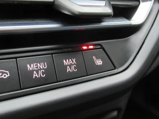 BMW 1 Serie BMW 1 Serie M135i xDrive Executive Edition 306 PK, Full LED / Carplay / PDC / Stoelverwarming / 19' M dubbelspaak velgen - afbeelding nr 24