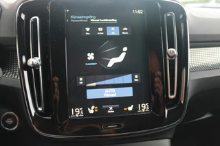 Volvo XC40 Volvo XC40 T5 Recharge R-Design | Panoramadak | Stoelverwarming | Parkeercamera | Keyless | Glossy Black - afbeelding nr 27