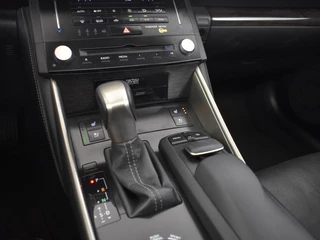 Lexus IS Lexus IS 300h Luxury Line | Mark Levinson | Schuifdak | Stoelkoeling - afbeelding nr 29