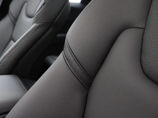 Volvo XC60 Volvo XC60 T6 PLUG-IN HYBRID LONG RANGE PLUS BRIGHT SCHUIFDAK ACC BLIS LEDE - afbeelding nr 15