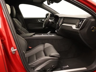 Volvo V60 Volvo V60 B3 AUT(7) PLUS DARK SCHUIFDAK 19INCH GOOGLE MAPS ACC BLIS GETINT - afbeelding nr 14