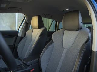 Škoda Octavia | Matrix LED | Lodge Interieur | Chrome pakket | Stoel-, Stuur- & voorruitverwarming | Navi 13inch | Wireless App-connect | El. achterklep m.sensor | ACC | Winterpakket - afbeelding nr 36
