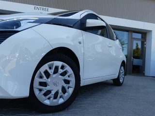 Toyota Aygo Toyota Aygo 1.0 VVT-i x-play | Camera | Blue Tooth | All Season - afbeelding nr 2