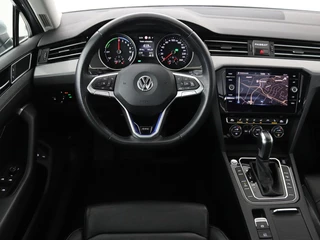 Volkswagen Passat Volkswagen Passat 1.4 TSI PHEV GTE | Panoramadak | Leder |  Stoelverwarming | Trekhaak | Camera | Park Assist | Adaptive cruise | Side Assist | Matrix LED | Carplay | Navigatie - afbeelding nr 3