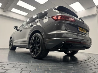 Volkswagen Touareg Volkswagen Touareg 3.0 TSi DSG R-Line 4Motion Navigatie-Pano-Elektr.Trekhaak-Achterasbesturing-Adapt.Cr.Contr-Carplay-Clima-Camera-Stoel/Stuurverwarming-Luchtvering-Headup - afbeelding nr 21