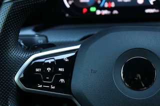 Volkswagen Golf Volkswagen Golf 8 Variant 1.5 eTSI / 3x R-Line / DSG / ACC / Matrix / DAB / LED / Trekhaak / 19