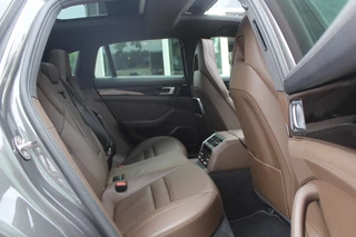 Porsche Panamera Porsche Panamera Sport Turismo 2.9 4 E-Hybrid / Panoramadak / 360Camera / Achterasbesturing / 21'' / Sportdesign + Chrono / Bose / Sportuitlaat / Luxe Leder / DAB / Stuurverwarming / Stoelverwarming 4x / Navigatie / DAB / Cruise Control - afbeelding nr 12