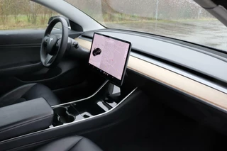 Tesla Model 3 Tesla Model 3 Long Range AWD 75 kWh autopilot trekhaak leder stoelverwarming v+a panodak 19