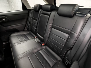 Toyota Auris Toyota Auris Touring Sports 1.8 Hybrid Sport Automaat (PANORAMADAK, NAVIGATIE, LEDER, STOELVERWARMING, CAMERA, SPORTSTOELEN, KEYLESS, LED KOPLAMPEN, NIEUWE APK, NIEUWSTAAT) - afbeelding nr 16