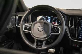 Volvo V60 Volvo V60 2.0 T6 Recharge AWD R-Design HEICO | PANO | B&W - afbeelding nr 24