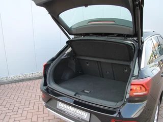 Volkswagen T-Roc Volkswagen T-Roc 1.5 TSI 150pk DSG Style | Acc | Lane | Camera - afbeelding nr 18