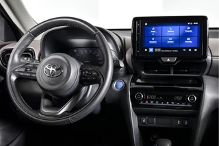 Toyota Yaris Cross | Dig. Cockpit | Adapt. Cruise | Stoel- + Stuurverwarming | Camera | PDC | NAV + App Connect (Draadloos) | ECC | LED | LM 18'' | - afbeelding nr 40