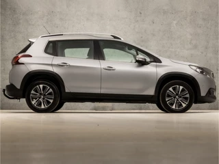 Peugeot 2008 Peugeot 2008 1.2 PureTech Sport Automaat (APPLE CARPLAY, NAVIGATIE, CAMERA, CLIMATE, LEDER, SPORTSTOELEN, PARKEERSENSOREN, CRUISE, LM VELGEN, NIEUWSTAAT) - afbeelding nr 4