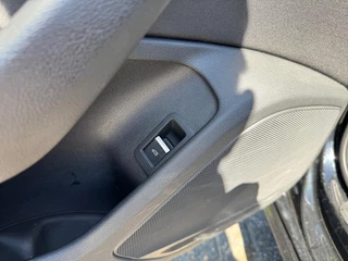 Audi A4 Airco/Automaat/Lichtmetalen velgen/Parkeersensoren - afbeelding nr 10