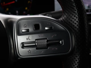 Mercedes-Benz A-Klasse Mercedes-Benz A-klasse 200 Business Solution AMG | Panoramadak |  Stoelverwarming | Trekhaak | Matrix LED | Memory | Carplay | Keyless | Camera | Sfeerverlichting | Leder/Alcantara | Park Assist - afbeelding nr 18