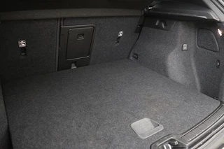 Volvo XC40 Volvo XC40 1.5 T4 Recharge R Design | Panoramadak |  Trekhaak | 360 camera | Stoel & stuurverwarming | Harman/Kardon | Adaptive cruise | Carplay - afbeelding nr 32
