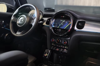 MINI Cooper Mini Mini 1.5 Cooper Camden Plus Edition / AUT / 5 Deurs / Navi / HK / Ecc / Head Up / Digital Cockpit / Open Panorama / Led / Pdc - afbeelding nr 6