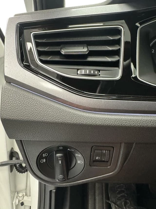 Volkswagen Polo Volkswagen Polo 1.0 TSi R-Line Automaat-Adapt.Cr.contr-Navigatie-Clima-Carplay-Parkeersensoren-Lm16''velgen - afbeelding nr 27