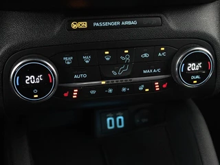 Ford Focus Ford Focus 1.0 EcoBoost ST Line X | Panoramadak |  Stoel & stuurverwarming | Adaptive cruise | Camera | Carplay | Full LED | Trekhaak | Climate control | Navigatie - afbeelding nr 34