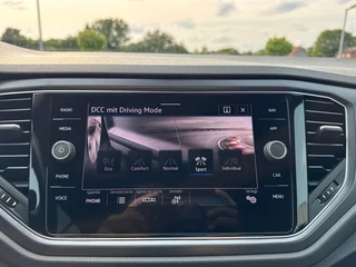 Volkswagen T-Roc Volkswagen T-Roc Cabrio 1.5 TSI DSG R-LINE TREKHAAK/CAMERA/LEDER/BEATS-AUDIO/NAVI/ACC/CARPLAY - afbeelding nr 21