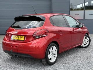 Peugeot 208 Peugeot 208 1.2 PureTech Signature Navi,Airco,Cruise,PDC,Trekhaak,Carplay,Elek ramen,N.A.P,Nieuwe APK bij Aflevering - afbeelding nr 2
