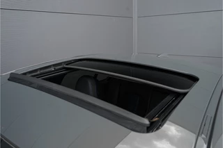 BMW 3 Serie BMW 3 Serie 318i M-Sport Shadow Individual Schuifdak HiFi 19