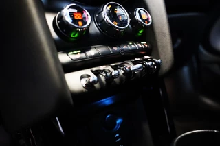 MINI Cooper Mini Mini 1.5 Cooper Camden Plus Edition / AUT / 5 Deurs / Navi / HK / Ecc / Head Up / Digital Cockpit / Open Panorama / Led / Pdc - afbeelding nr 26