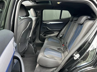 BMW X2 BMW X2 xDrive20i M Sport Shadow Panoramadak ACC HUD Sfeerlicht - afbeelding nr 17