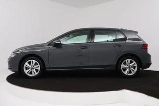 Volkswagen Golf Volkswagen Golf 1.5 TSI Life Business (STOELVERWARMING, NAVIGATIE, ELEKTR STOELEN, DIGITAAL DASHBOARD, PARKEERSENSOREN, NL-AUTO) - afbeelding nr 2