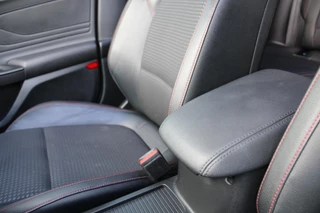 Ford Focus Ford Focus 2.0 EcoBlue 150pk ST-Line X Wagon | Panoramadak | Adaptive LED | Adaptive cruise control | 18 inch met rode remklauwen | Adaptive LED | Half lederen bekleding | Winter Pack | Camera - afbeelding nr 30