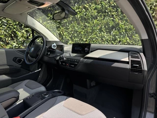 BMW i3 BMW i3 120Ah 42 kWh, PANO, NAVI, CRUISE, LED, ECC-AIRCO, CAMERA, STOELVERWARMING, LICHTMETAAL 18