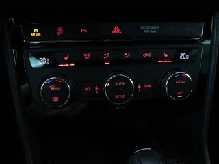 SEAT Leon SEAT Leon 1.5 TSI FR Ultimate Edition Black | Panoramadak |  Stoelverwarming | Adaptive cruise | Beats Audio | Sfeerverlichting | Carplay | Leder/Alcantara | Full LED | Virtual Cockpit | Keyless | Navigatie - afbeelding nr 32