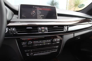 BMW X5 ➡️ BMW X5 xDrive50i F15 High Executive 7p M-sport | M-pakket | 2e eigenaar | Dakraam | Head-up | 20 inch | LED | Camera | 449 pk | 7 persoons | Harman-kardon | Keyless go/entry - afbeelding nr 24
