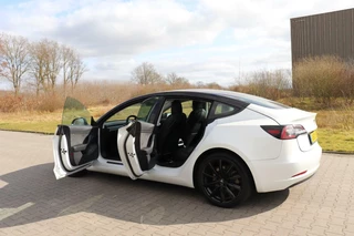 Tesla Model 3 Tesla Model 3 Long Range AWD 75 kWh black&white chrome delete uitstraling! autopilot dual motor stoelverwarming v+a panodak - afbeelding nr 26