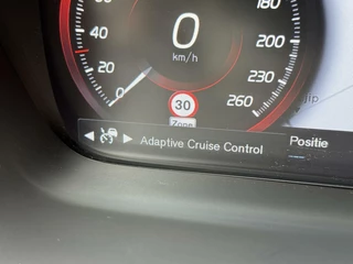 Volvo V90 Volvo V90 2.0 D3 R-Design Automaat | Panoramadak | Volleer | Camera met rondomzicht | Bowers&Wilkins | Adaptieve cruise control | Head-up Display | Apple CarPlay | LED | Parkeersensoren voor en achter - afbeelding nr 14