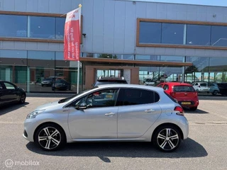 Peugeot 208 Peugeot 208 110pk 1.2 GT-line , 5 deurs Navigatie en Camera achter , Parkeerhulp achter ,  Ramen & spiegels eclectisch ,  Sport Velgen , Rode GT Line accenten , Chrome uitlaat sierstuk - afbeelding nr 2