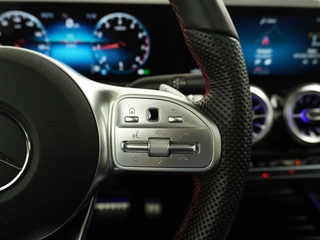 Mercedes-Benz GLB Mercedes-Benz GLB 200 AMG // Panoramadak // Sfeerverlichting // Carplay // Nightpakket // Camera // LED - afbeelding nr 23