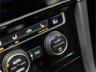 Volkswagen Golf Volkswagen Golf 1.0 TSI Luxury Automaat (APPLE CARPLAY, GROOT NAVI, CLIMATE, STOELVERWARMING, SPORTSTOELEN, ADAPTIVE CRUISE, LM VELGEN, GETINT GLAS, PARKEERSENSOREN, NIEUWE APK, NIEUWSTAAT) - afbeelding nr 10