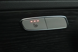 Mercedes-Benz C-Klasse Mercedes-Benz C-klasse 300e AMG Night | Carplay | 360 camera | Trekhaak | Stoelverwarming | Keyless | Leder/Alcantara | Full LED | Navigatie - afbeelding nr 13