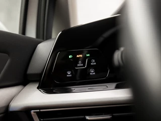 Volkswagen Golf (APPLE CARPLAY, VIRTUAL COCKPIT, GROOT NAVI, KEYLESS, SFEERVERLICHTING, SPORTSTOELEN, STOELVERWARMING, LED KOPLAMPEN, LANE ASSIST, NIEUWSTAAT) - afbeelding nr 22