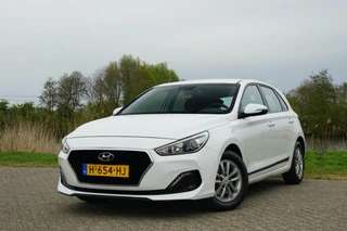 Hyundai i30 Hyundai I30 1.0 T-GDI Comfort Plus - Atlas White - Nav/PDC/LMV/Carplay - afbeelding nr 2
