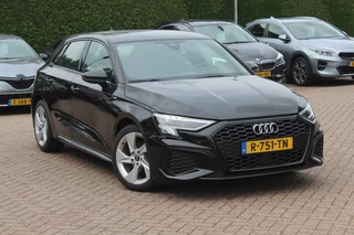 Audi A3 Audi A3 Sportback 30 TFSI S edition 32.429 km! / Virtual Cockpit / Apple CarPlay / Full LED / 17'' / Navigatie / Half leder / Parkeerhulp achter / ACC - afbeelding nr 1