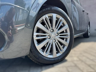 Peugeot 208 Peugeot 208 1.2 PureTech Allure AUTOMAAT / CARPLAY / CRUISE / PDC / BLUETOOTH / ECC / AIRCO / NL AUTO - afbeelding nr 3