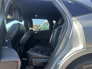 Ford Kuga Ford Kuga 2.5 PHEV ST-Line X 225pk | Black Pack | Elektrische Achterklep | Rode Remklauwen | Achteruitrijcamera | 20 inch velgen - afbeelding nr 16