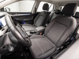 Volkswagen Golf (APPLE CARPLAY, VIRTUAL COCKPIT, GROOT NAVI, KEYLESS, SFEERVERLICHTING, SPORTSTOELEN, STOELVERWARMING, LED KOPLAMPEN, LANE ASSIST, NIEUWSTAAT) - afbeelding nr 13