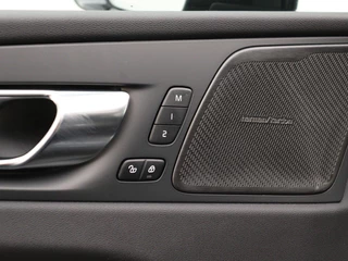 Volvo XC60 Volvo XC60 T8 PLUG-IN HYBRID LONG RANGE ULTIMATE DARK SCHUIFDAK 360GR CAM 2 - afbeelding nr 13