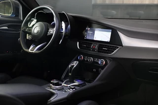 Alfa Romeo Giulia Alfa Romeo GIULIA 2.0 T GME AWD Tributo Italiano / FACELIFT / Digital Cockpit / Acc / HK / Leder / Elek Stoelen / Camera / 19 Inch - afbeelding nr 6