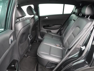 Kia Sportage - Navigatie - Camera - Lederen bekleding - 19 inch LM velgen - Trekhaak - 12 maanden garantie - Trekgewicht 1.900 KG. - afbeelding nr 22